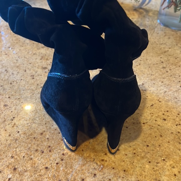 Louis Vuitton Black a suede Wedge Boots - Picture 3 of 10